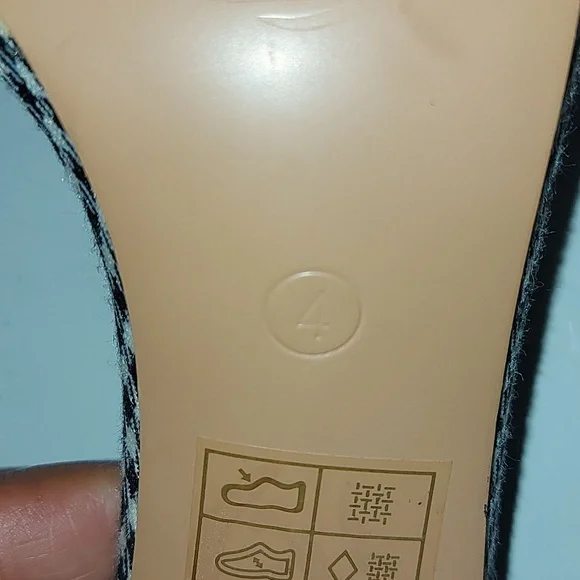 Houndstooth Heels - Picture 6 of 6